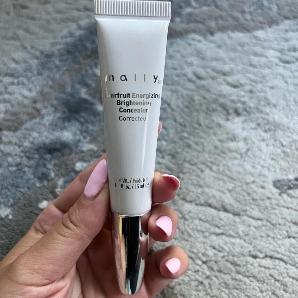 Mally Beauty Starfruit Energizing Brightening Concealer Light